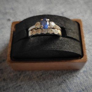 18 Carat White Gold Rings With Sapphire And Diamonds